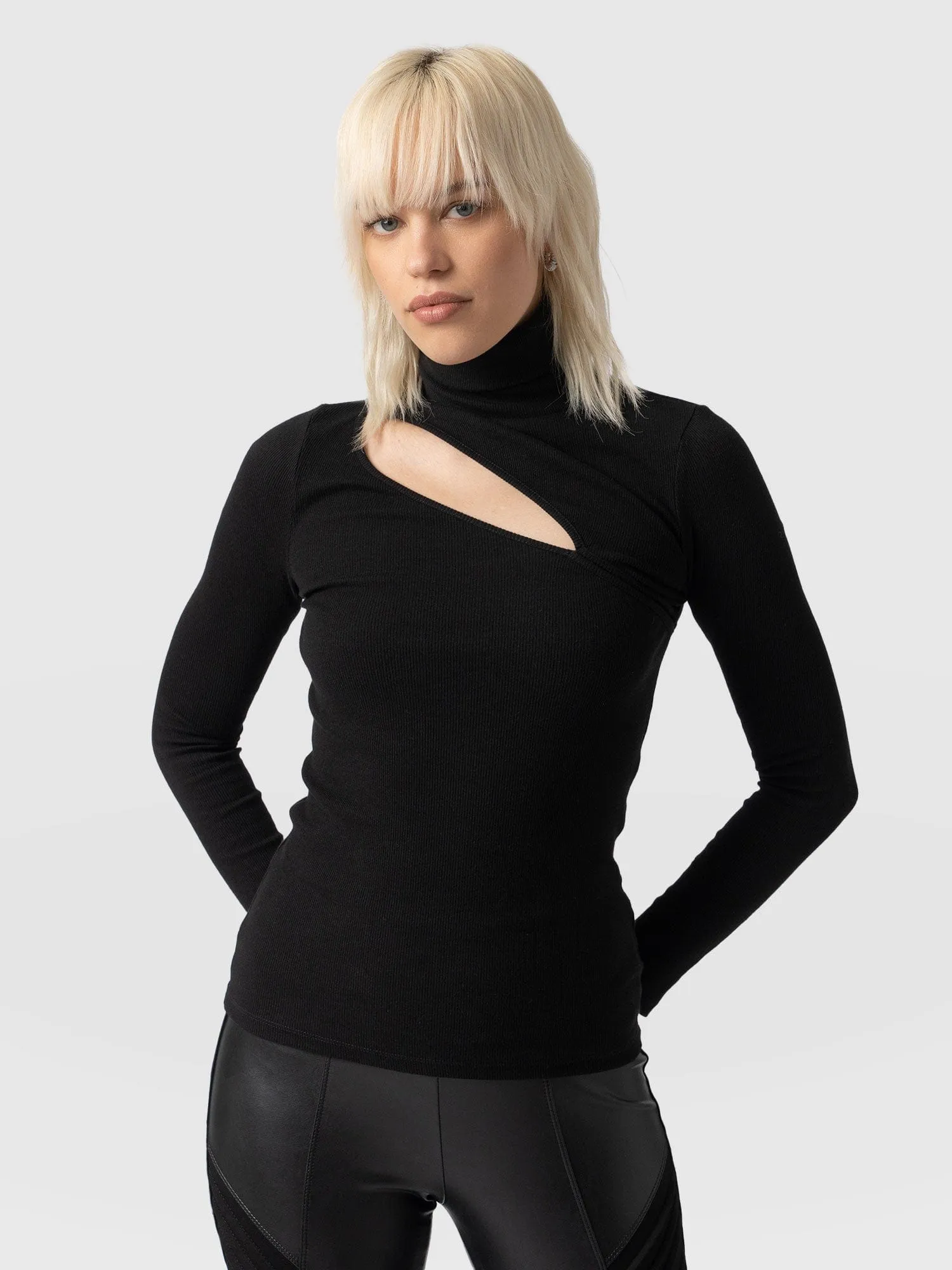 Reveal Turtle Neck - Black